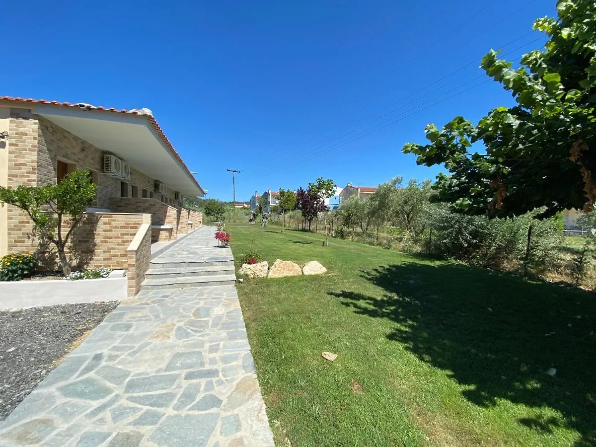 Fotis And Kathryn Apartments
